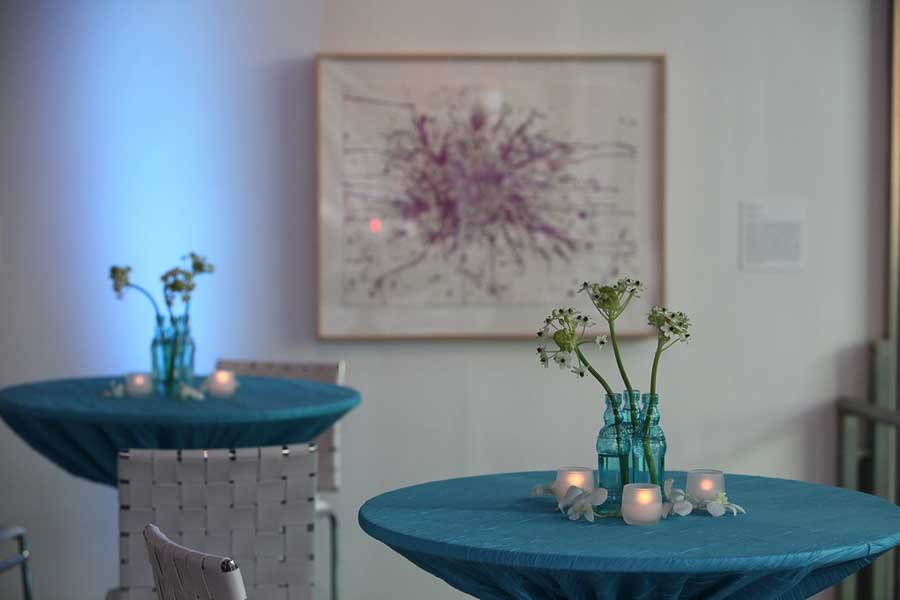 146 Usa Hosts Aol Top Chef Vintage Blue Glass Bottle Bud Vase Centerpiece Urban Earth Flowers