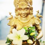 06 Hindu-Wedding-Statue-Decor-Flowers