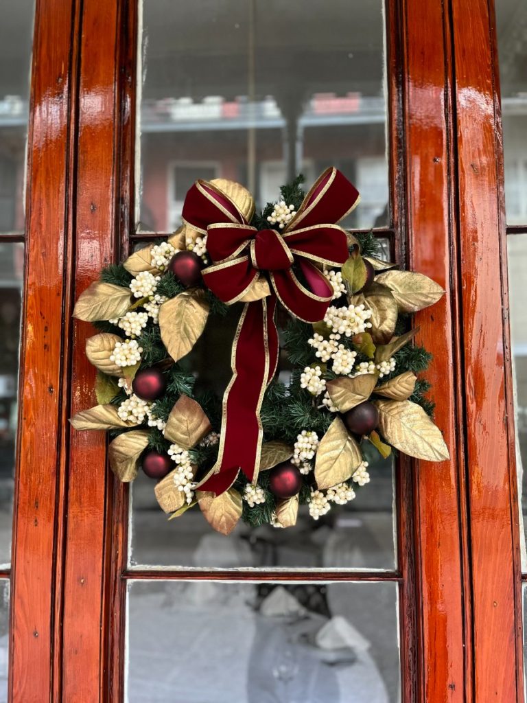 Antoine's French Quarter Restaurant Commercial Grade Holiday Decor Entry Wreath In New Orleans Jpeg Optimizer Img 7512e