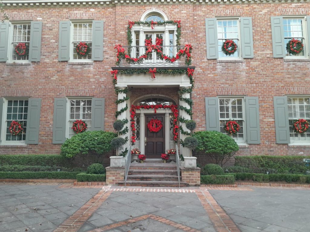 Exterior Holiday Decor Using Artificial Garlands, Ribbon, And Mini Lights Opt 2jegs5 0