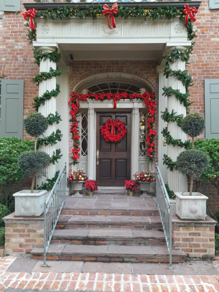 Exterior Holiday Decor Using Artificial Garlands, Ribbon, And Mini Lights Opt 2s2wb7 J