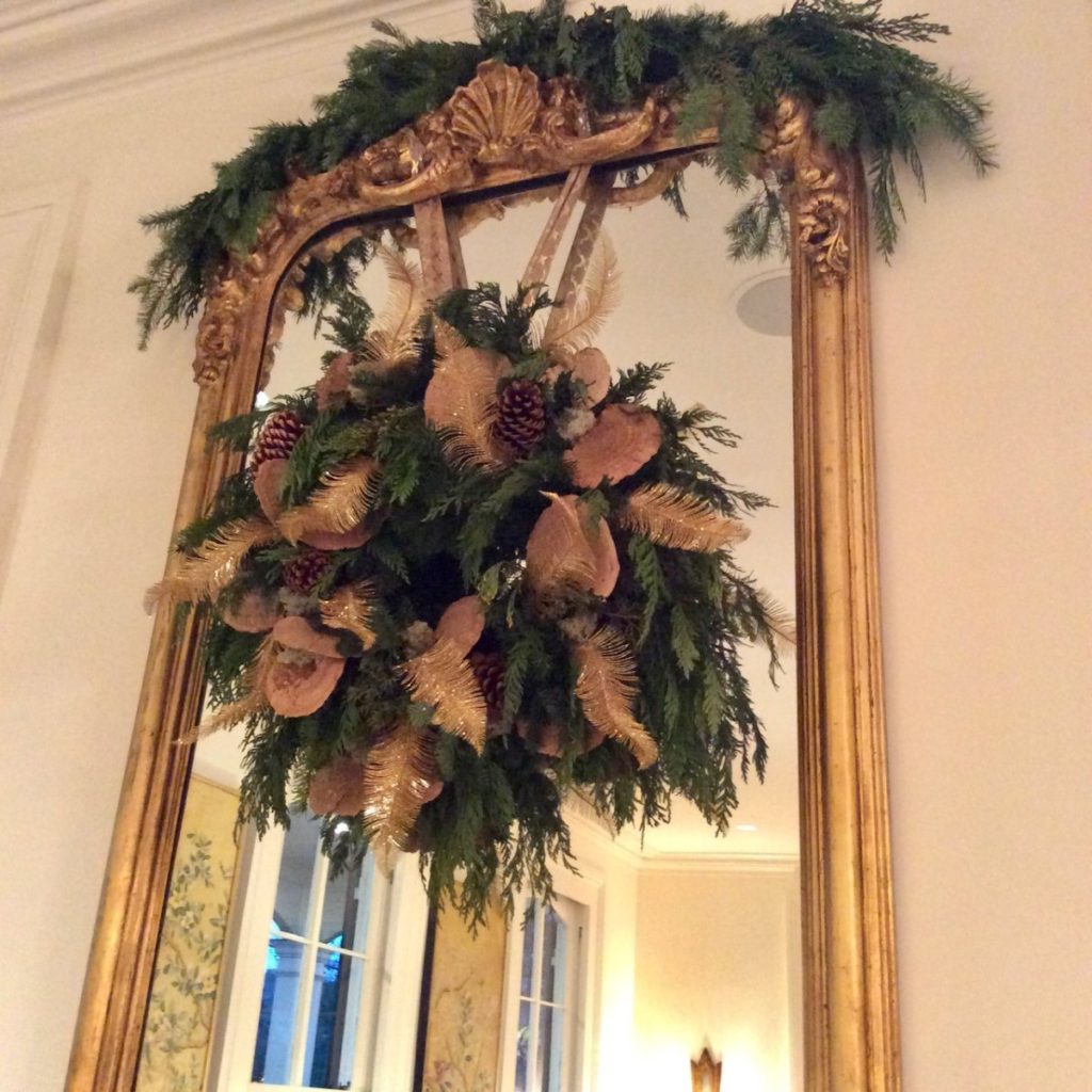Traditional Home Interior Pine Swag And Wreath With Gold Clitter Fern Leaves Pine Cones Jpeg Optimizer Img 2778