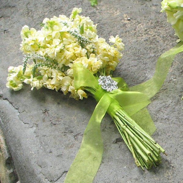 Classic Chic Minimal Garden Bouquet With Vintage Brooch