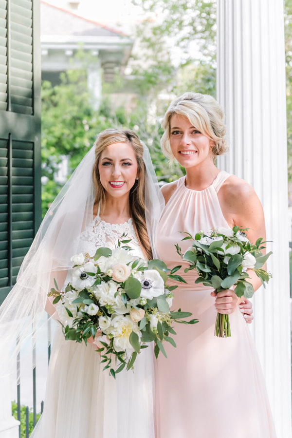 Gorgeous Southern Wedding Bouquets Of Greenery And White Flowers