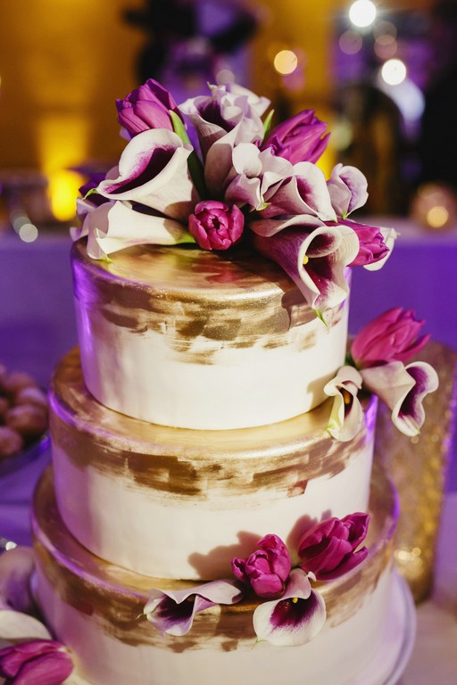 Live Flowers For Wedding Cake Decorations