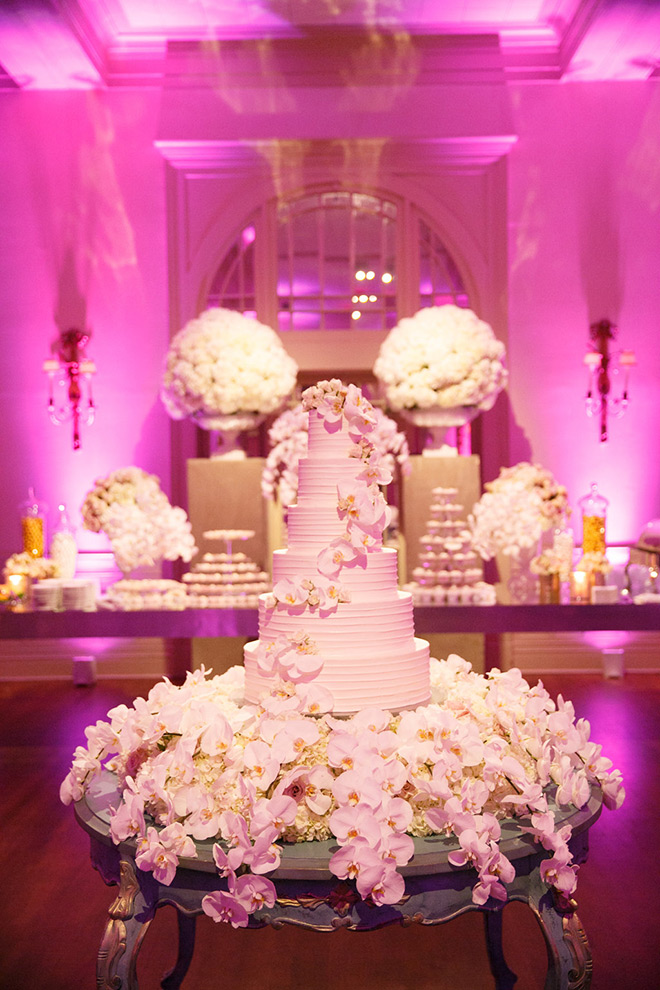 Luxe Wedding Cake Flowers & Decor Pm4019301