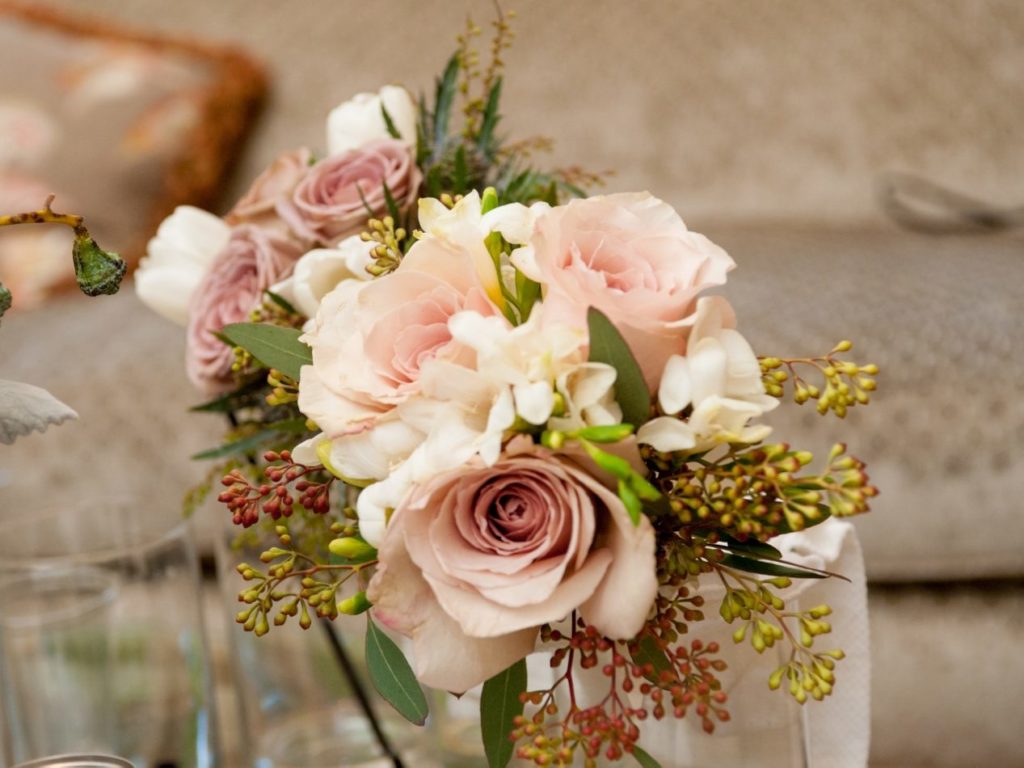 Peach Rose And Fragrant White Freesia Nosegays 1280x960 E1572039723610