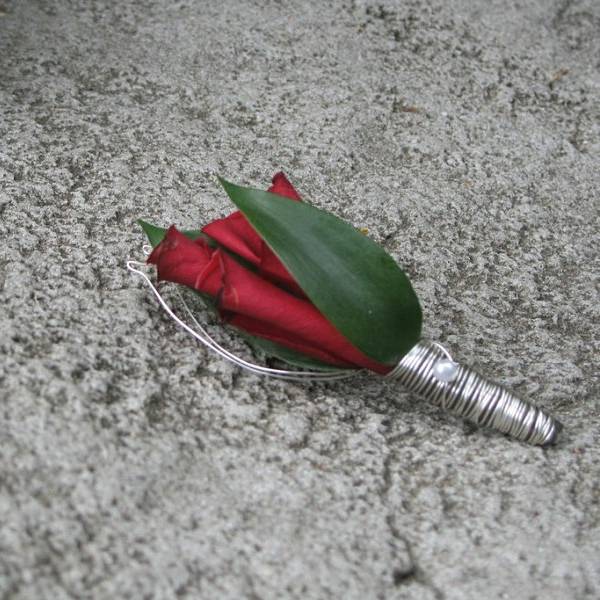 Sculpted Rose Petal Boutonniere With Silver Jewelers Wire Leaf Sq Crp 75kb Opt (1)