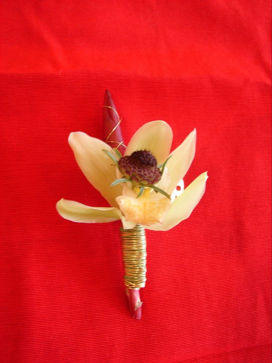 Yellow Minimal Lapel Flowers (2) Yellow Minimal Lapel Flowers (2)